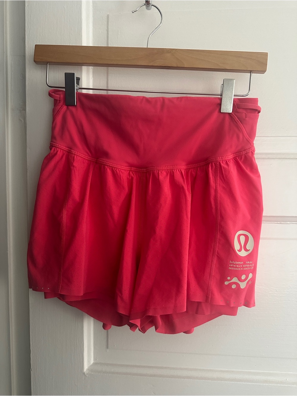 Lululemon road to trail shorts - Picture 3 of 4
